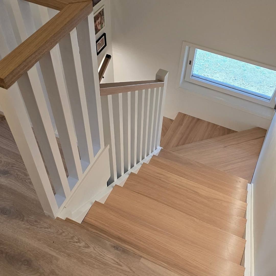 Light-oak staircase with vertical panelling
