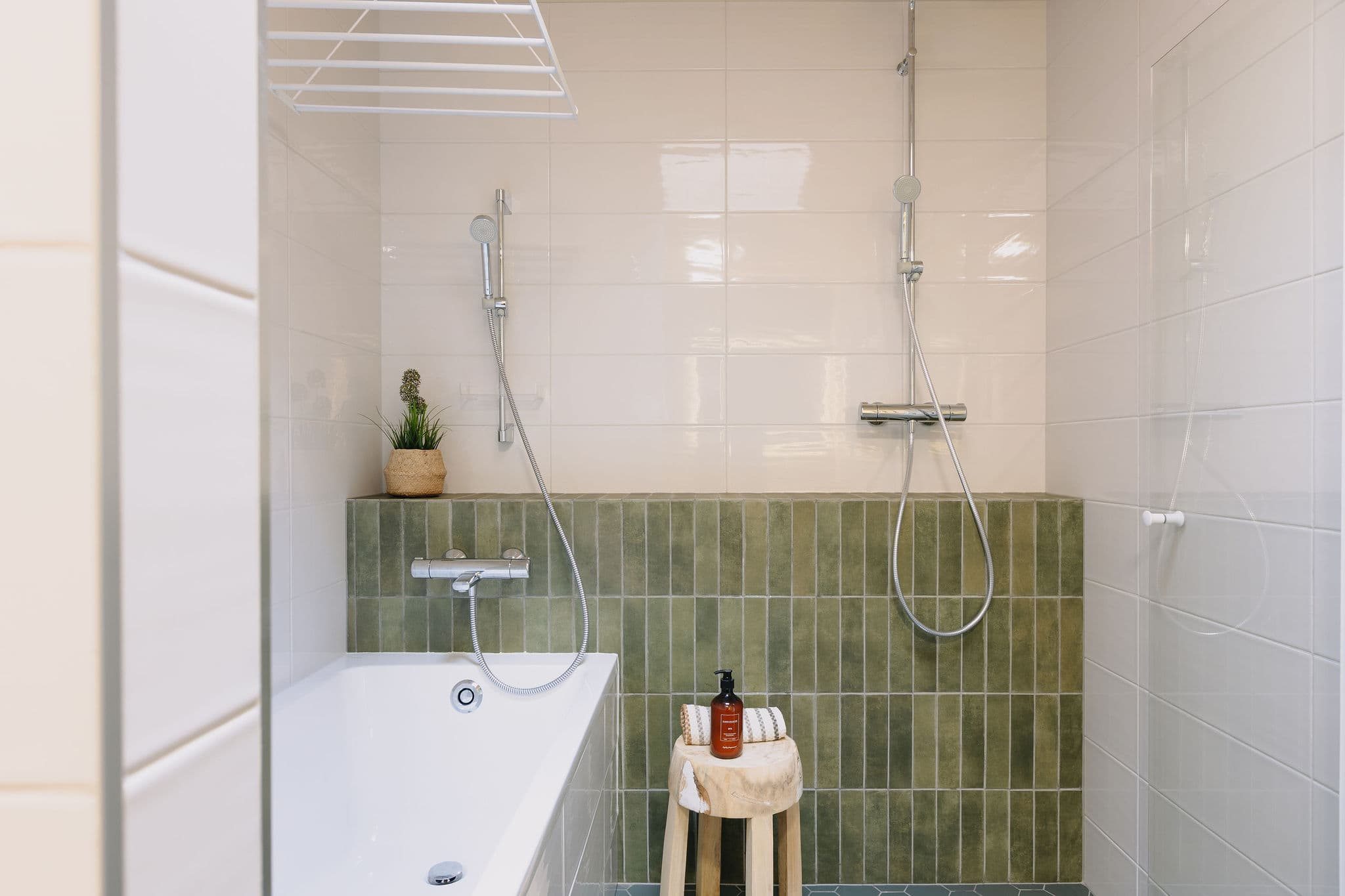 Bathroom shower and vanity area